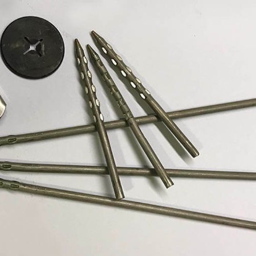 Fästpinnar och stickor, del av upphängningssystem för fiber i ugnar